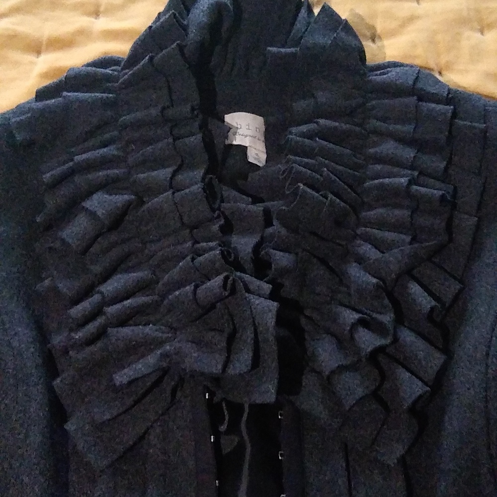 Stylish Ruffled Jacket - Picture 2 of 5